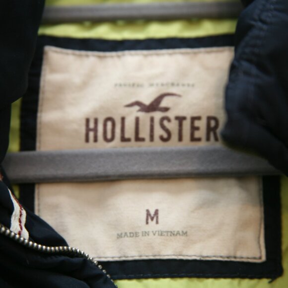 Hollister Women's Puffer Vest, Size M, Navy Blue - Picture 3 of 3